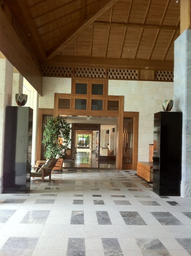 ランチの写真を撮り忘れました（涙）。ランチ後はスタッフさんにお願いをして、お部屋のショールームをしていただきました。お部屋の印象は「縦長」。これは建物のスパンとレイアウトの問題なのですが、個人的にはアッタさんの方が正方形に近く、リゾート感があると感じました。客室設備やクオリティーはほぼ同等かな。