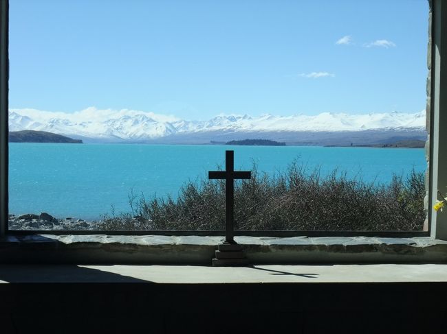 とても小さい教会の中からサザンアルプスが見えます