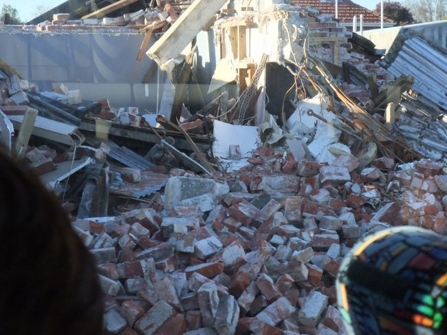 １７時前にクライストチャーチの街に入りました。<br />９月４日に地震があり、古い建物は崩れてしまったようです。