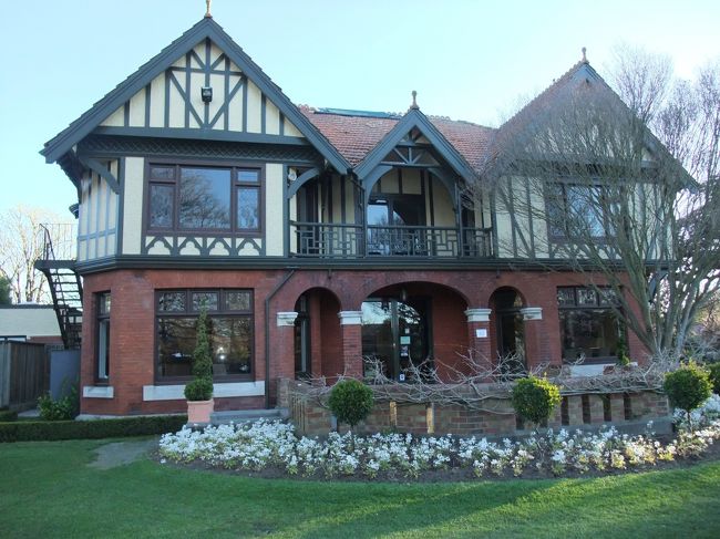 １７：００　エイボン川のほとりに建つ１９世紀に建てられた屋敷、モナベール庭園を見学。<br />ビクトリア調で、現在は結婚式場としても使われているそうです。