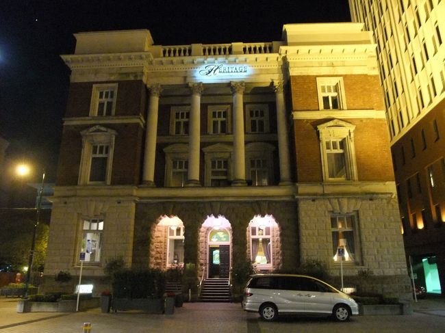 ＯＧＢ館（旧政府館）は１９０４年に建てられたイタリアン・ルネサンス風の歴史的建造物。<br />ディナーのレストランはこちらにありました。<br />入った時に歴史がありそうでお洒落だなと思っていたら、通過。<br />団体だったので、レストラン外の部屋での食事で残念でした。