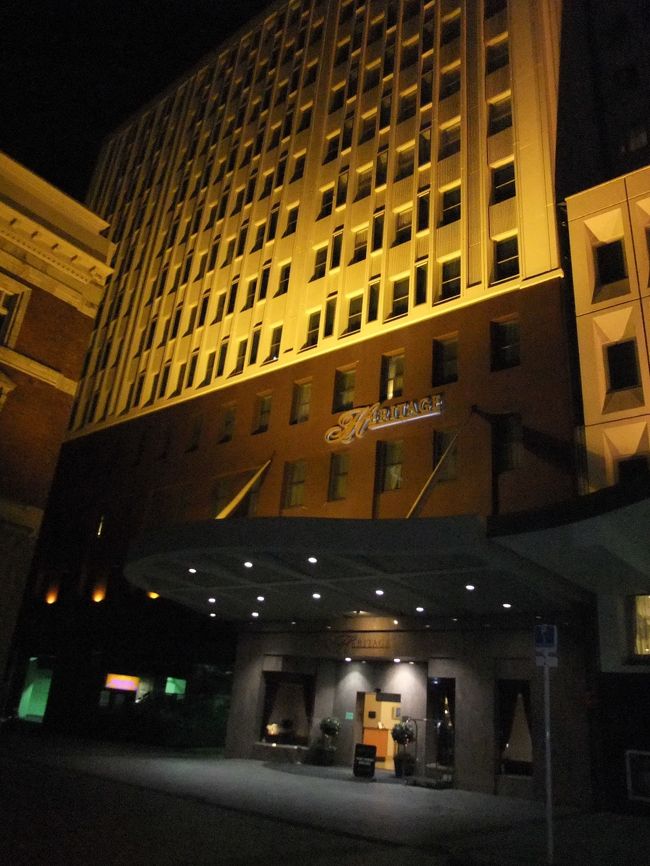 デジカメの充電がうまくいかなかったのか予備電池がすぐに切れた為、充電してからもう一度撮りに行きました。<br />ホテルの外観。<br />大聖堂の裏にあります。