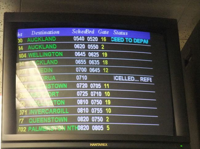 ４：３５　空港到着<br />スーツケースが２２ｋｇを超えていました。<br />２３ｋｇまでなのでセーフでした。<br />ジャムの他にワイン２本も詰めたのでいつもより重くなったかな。<br /><br />５：４０のＮＺ０５００でオークランドへ。