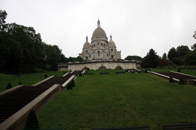 ロマネスク様式・ビザンティン様式のバジリカ大聖堂。