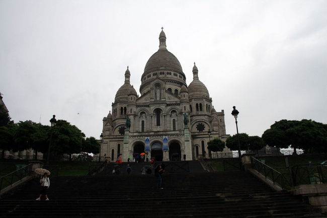 ギベール・パリ大司教建築の計画を提唱し、アバディによる設計で、その歴史は意外に新しくて、エッフェル塔よりも新しい建物。