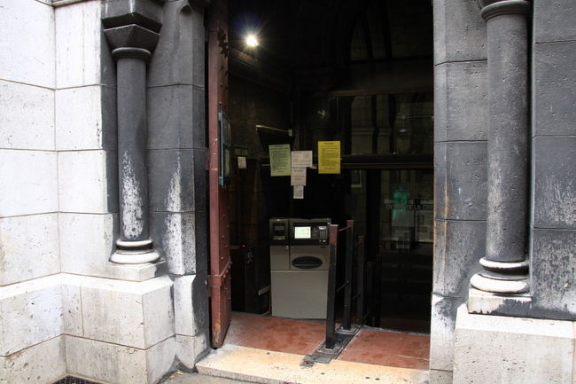 ここからドーム屋根の上に昇れます。