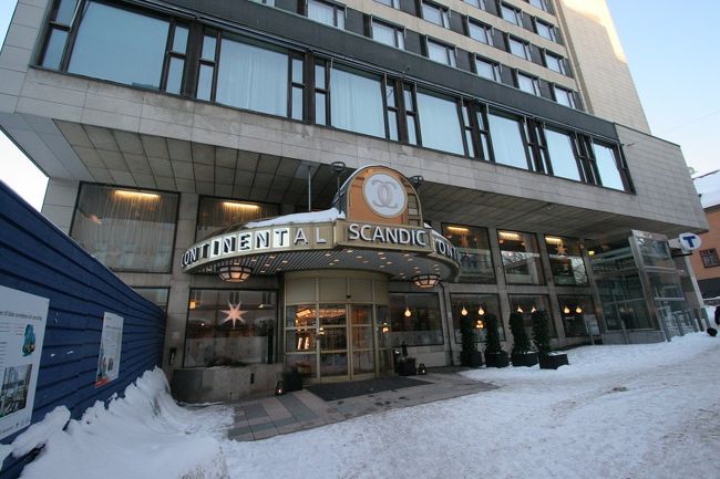 翌朝遅い朝食を取り早速観光に出発。夕方に友人宅に招かれているので急ぎ足の観光です。今回の旅行中で雲一つない中の観光は初めて。