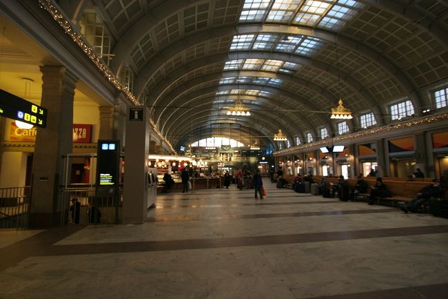 中央駅の構内。