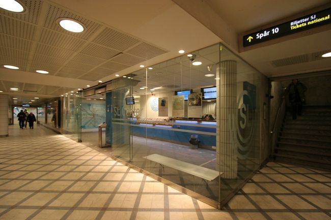 中央駅の下のフロアにあるチケットオフィスで７２時間有効のツーリストカードを購入。