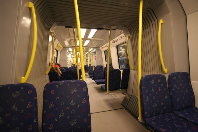 地下鉄内はこんな感じ。