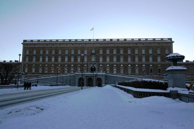 ガラム・スタンスにあるウェーデン国旗が掲げられている王宮。
