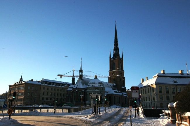 右に曲がったガムラ・スタンからリーダーホルメン島に向かいます。