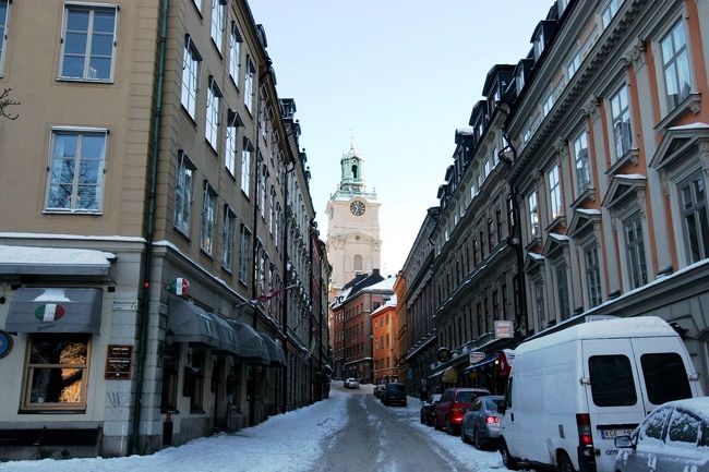 ガムラ・スタン内を再び散策。正面に見える時計塔は大聖堂の時計塔。