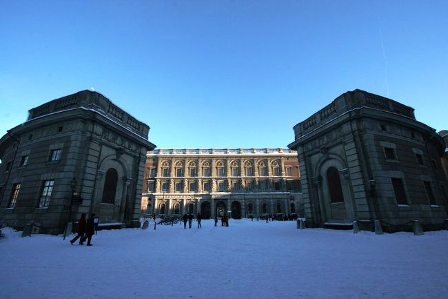 大聖堂の隣にある王宮ですが…