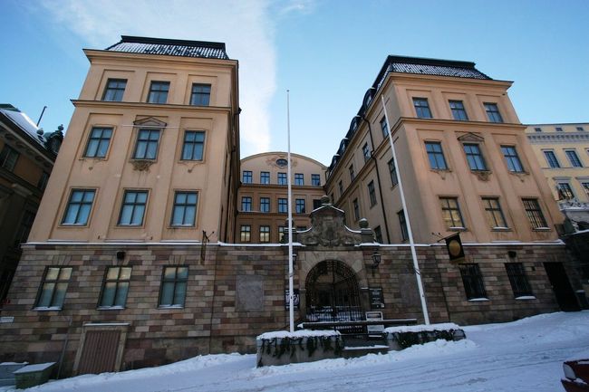 運河に向かって歩くと右手にあるのは王立貨幣館。