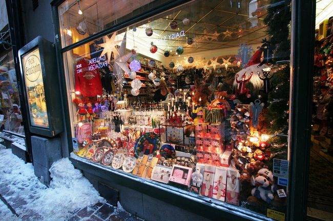 店の飾りつけを見ているだけで楽しくなってきます。