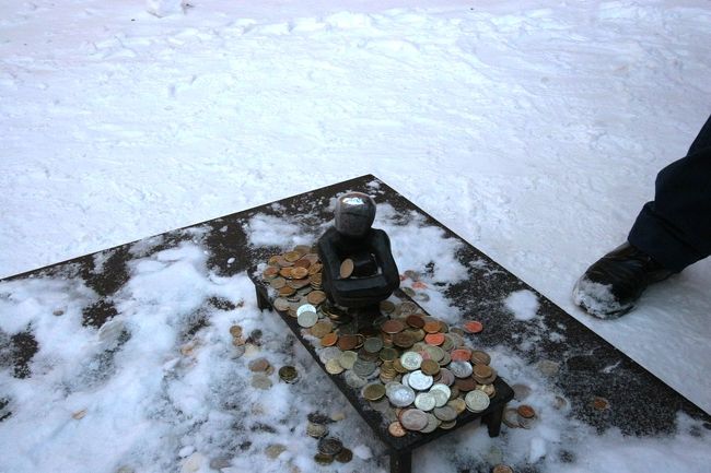 アイアン・ボーイの像です。想像以上に小さかったです。