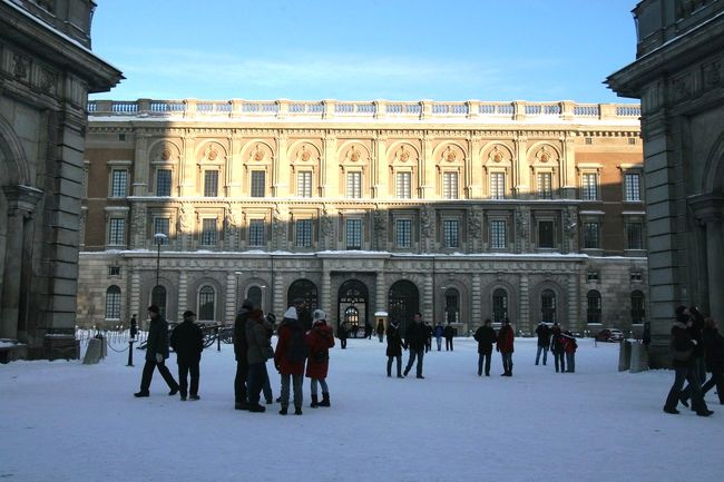 王宮も交代式が終わっているので先ほどのように観光客で人が歩けないということもない。