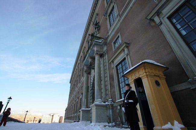 王宮に沿って歩くと午前中に訪れたヘランズホルメン島側の王宮入口に出てきました。