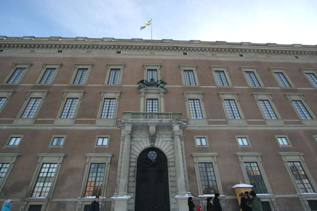 スウェーデン国旗が掲げられているのでこちらが本当の入口？