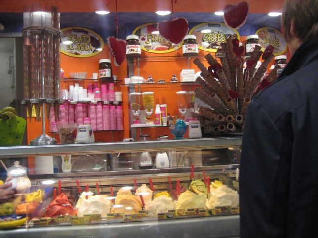 blue iceってゆうトレヴィに近いジェラテリア<br /><br />実際１日目にローマの見どころは全て見ちゃったので、２日目３日目は暇でしたｗ<br /><br />同じところをゆっくりうろうろうろうろ・・・<br />