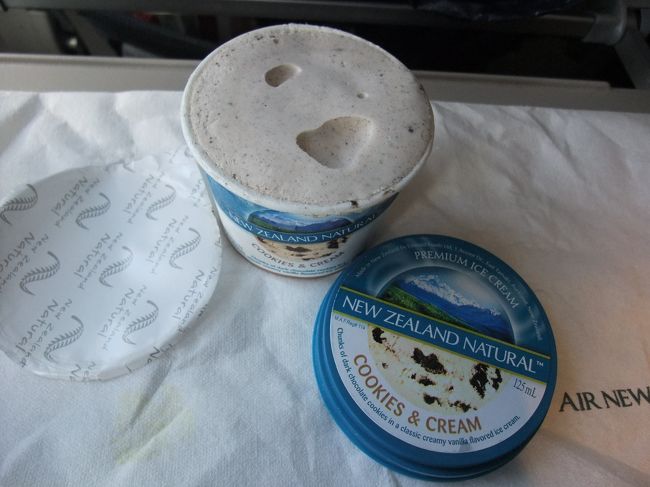 １４：１０　カチカチでしばらく置いておいたアイスクリーム、そろそろ食べられるかな？<br />