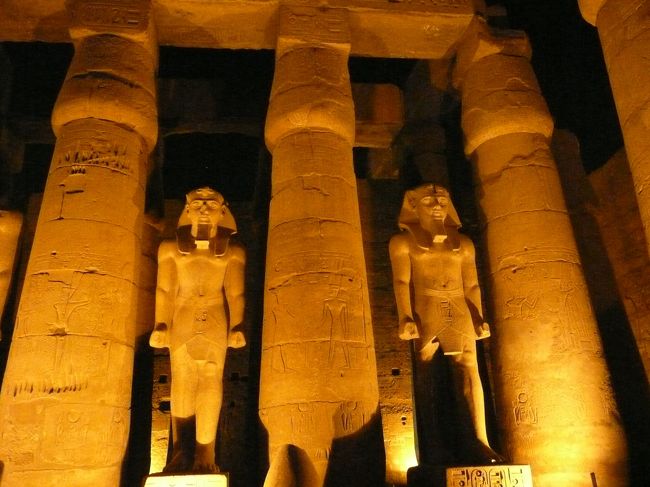 流石に４つ目の遺跡だと、なにがなんだか頭が混乱してきたけどｗ<br /><br />夜の姿で写真が撮れたので、どの遺跡か間違うことはなさそうです。