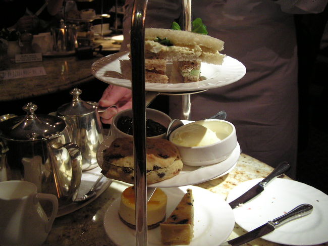 名前は忘れましたけどヨークにある有名店だったと思います。