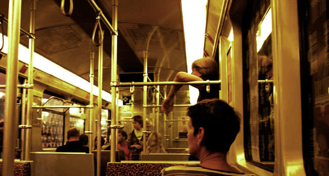 Uバーンで移動します。