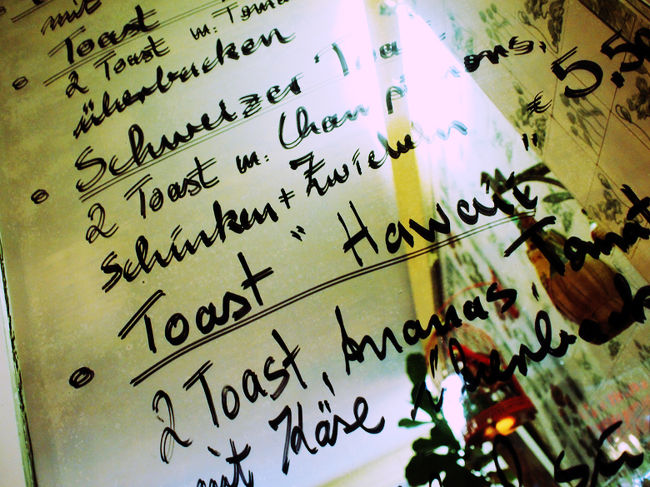 手書きのメニュー。雑貨カフェでした。店内のものすべてが売物になっています。あ〜自由。