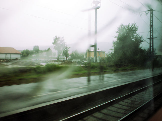 フランクフルト・マイン空港からICEでベルリン中央駅へ。雨です。