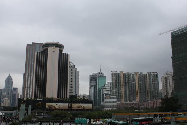 左の方に写っているホテルで昼ご飯食べました。ビュッフェで３０００円程したかな（´ω｀）高かったけど、種類と広さがすごかったな。<br />そして美味しかった。