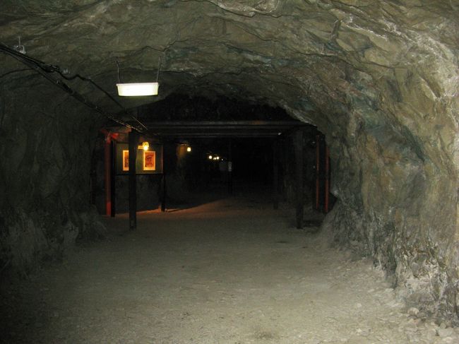 この工事は当初朝鮮人7000人と日本人3000人が<br />12時間二交替であたったそうです。<br />その後、最盛期には日本人・朝鮮人各10000人が作業に従事。<br />総工費は6,000万円(現在の価値に直すと2億円)の大事業だったそうです。<br /><br /><br />