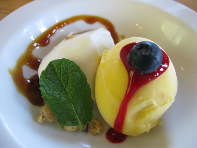 デザート！<br />全体的に色彩を大切にしているイメージがありました。<br /><br />うん、きれいだ。<br /><br />もちろん、おいしくいただきましたよ♪<br /><br />