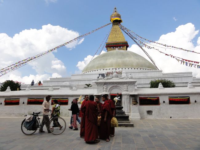 そしてボダナートに移動、ネパール最大のストゥーパがあります。<br />おっきかったな（´ω｀）
