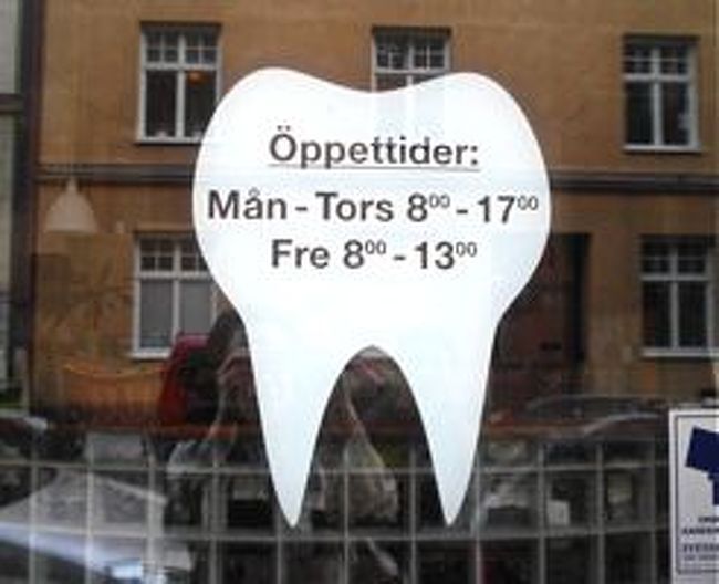 これは歯医者さんの看板。<br />とってもかわいかったので思わず撮影。<br />シンプルなのにこんなにかわいいのは、スウェーデン語だから？