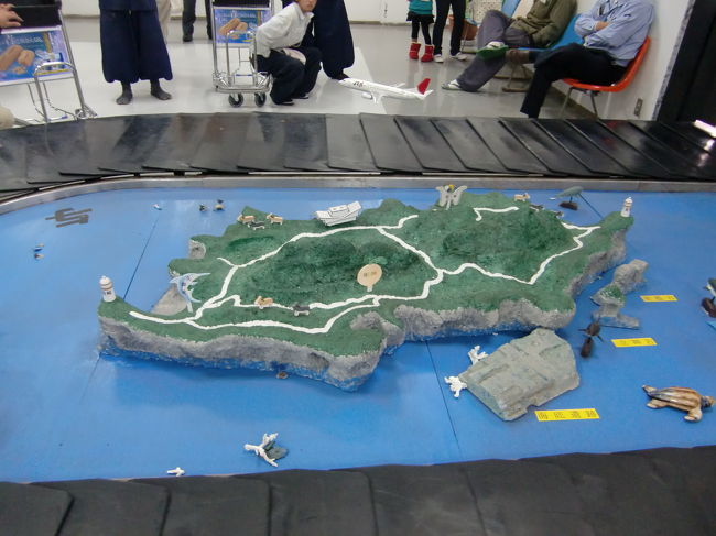 手荷物受取り所のターンテーブルの与那国島の模型