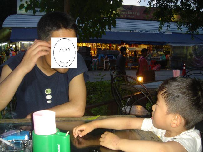 『キックボクシング楽しみにしてたのに・・・見られへんねんもん・・』<br /><br />『しゃーないやろ！　ワシも祭日かなんかでビール飲まれへんねんぞ！』<br /><br />旅行中は無茶な怒り方をよくしました。