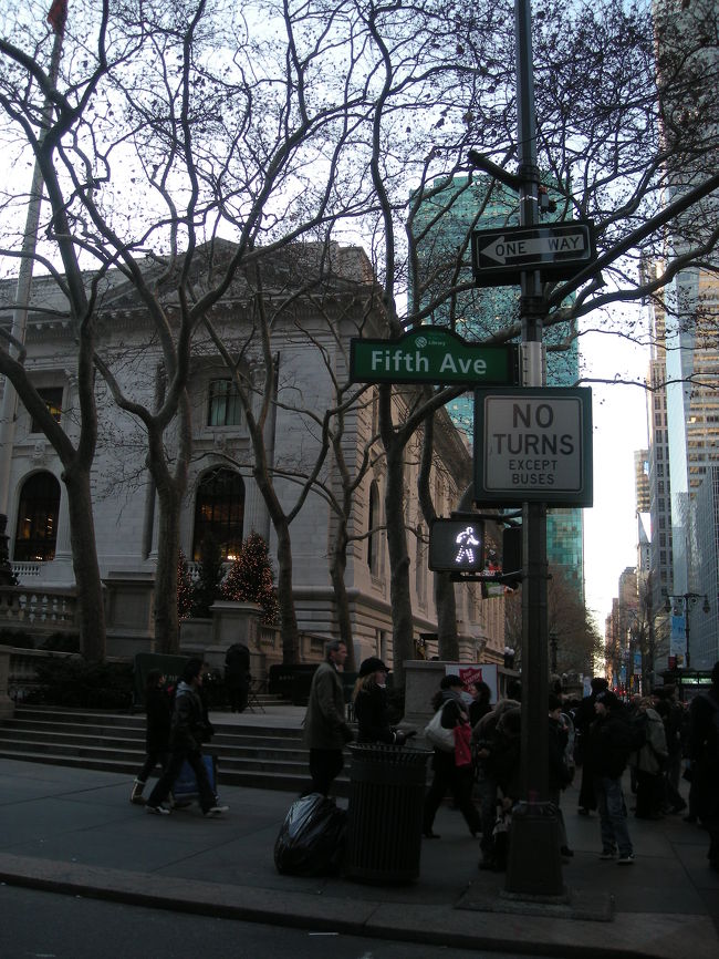 ちょっと地下鉄に乗って、ブライアントパークに向かいます。