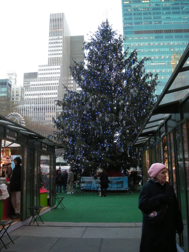 ブライアントパークのクリスマスツリーです！