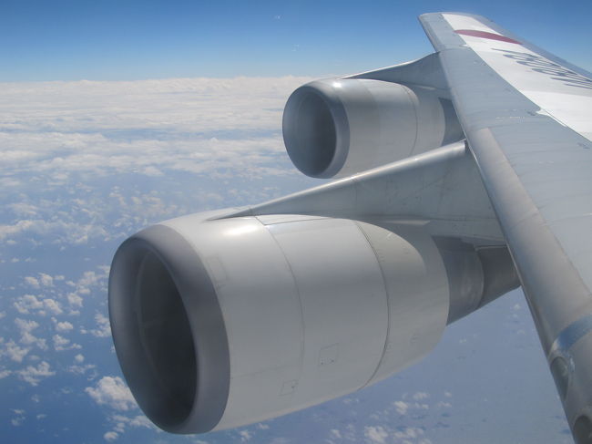 ジャンボに乗ってこのアングルからエンジンを眺めるのが好きでしたが、<br />もう見られなくなってしまうのは残念です。<br />また4発機ならではの安心感があります。