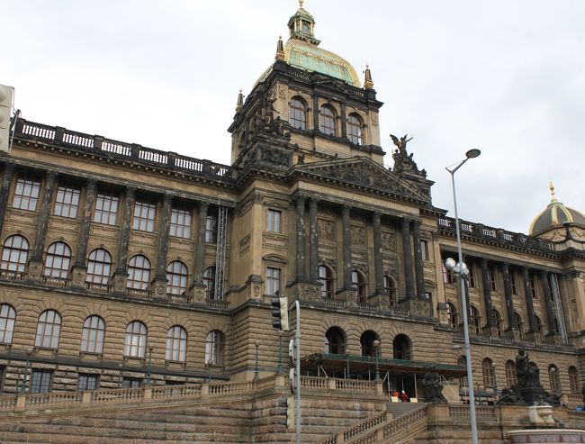 プラハの自然史博物館です。<br />自然史博物館はなにかわくわくするしねv（´ω｀）v