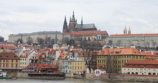 プラハ城が見えてきました＝