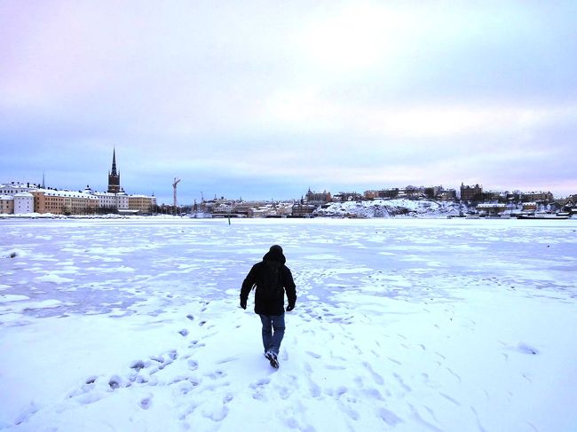 自動シャッターを使って私も凍結した運河を少し歩いたところを撮影。