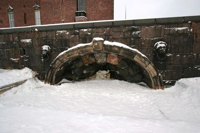 先日はあまり見ませんでしたが市庁舎の周りには色々被写体になるものがあります。