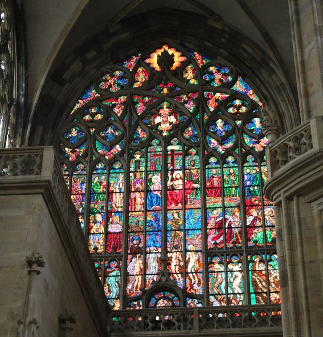 やっぱりステンドグラスはキレイだわ