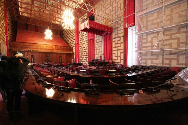 こちらは市議会室、２週間おきの月曜の夕方に市議会が開かれるそうです。