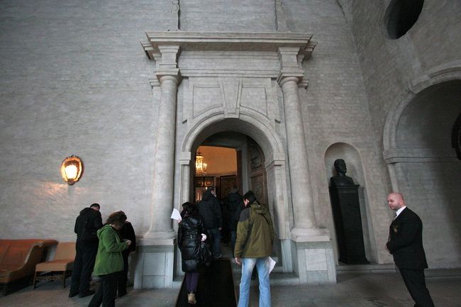 この”100のアーチ”のある部屋から皆隣の”オバーレン”という楕円形の部屋に移っているところなのですが、この”オバーレン”の室内は撮影禁止の為に写真は撮影できませんでした。