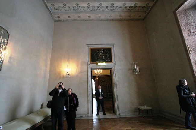 振り向くと”オバーレン”への入口には市庁舎の職員が既に立っていましたのでちょっとズルして撮影とはいかないようです。