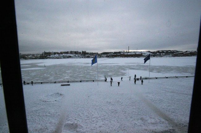 ”リンスのギャラリー”の窓からは運河を見ることも出来ます。